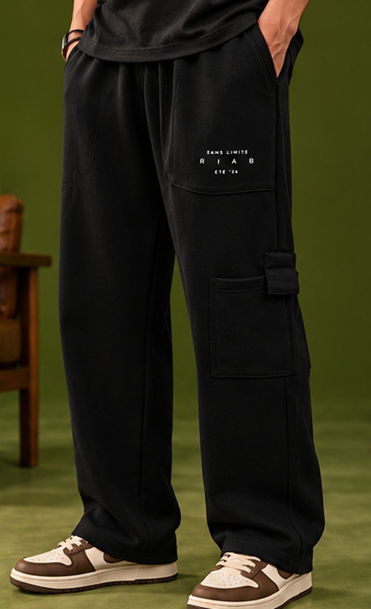 Signature Black Wide-Leg Cargo Pants - RIAB